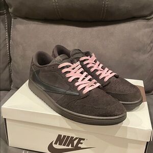 Travis Scott Jordan 1 - Velvet Brown